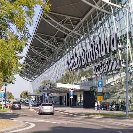 New 2 Bedroom Apartment By The Airport - Free Parking Bratislava Exterior photo